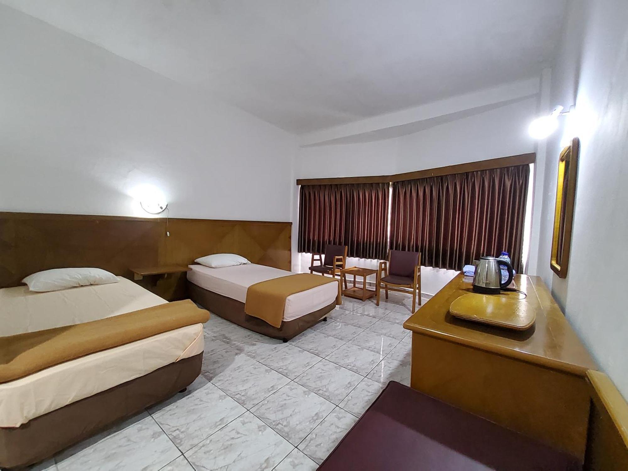 Hotel Kumala Samudra Cikakak Exterior foto